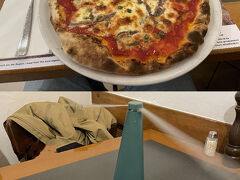 夕食は、第一候補のOnkel Tom's Pizzeria und Weinlokalが定休日のため、第二候補のRistorante pizzeria Da Salviに入店（トリップアドバイザーによると、グリンデルワルトのレストラン64軒中10位、グーグルマップのスコア4.0）で頂きました。口コミでハエについてのコメントが散見されていたので心配して入店。するとテーブルにハエ除けグッズが置いてありました！注文はアンチョビが苦手にも拘らず、二人ともアンチョビが入ったピザを注文してしまいました。ピザ2枚+ビール+ジュースで56.30フラン（日本円で約10,000円）でした。日本でメニューをチェックしていたので、予想通りですが・・・