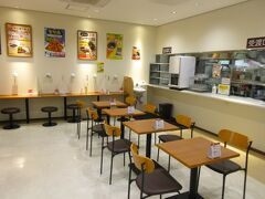 パーキングエリア内では飲食できる軽食コーナーもあります。