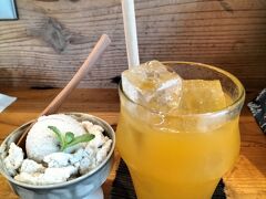 カフェで一休み