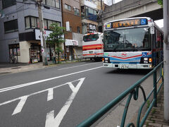 これに乗車します。
なんとお台場行きのバスです。
海の下のトンネルをくぐる珍しい路線バス。
残念ながらその後、廃止されてしまいました。