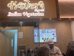 （※ 表紙のタイトルは変えたけど、旅は続いております）

…  …  …  …  …  …  …  …  …  …  

［Kaveri Express Indian Vegetarian］@チャンギ T1

2Fフードコートの中の１店舗～「プライオリティパス」が使えます

（※ 24営業　混んでました）