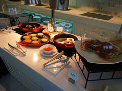 気を取り直しカクテルタイムに来てみました

お酒のおつまみ程度ですが、美味しかった
特にたこ焼き