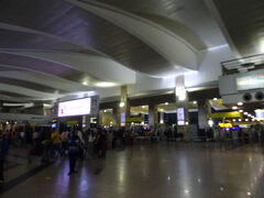 カイロ空港第三ターミナルに戻ってきました。

アブシンベルに向かいます。
楽しみ～。