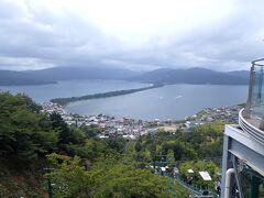 傘松公園からの天橋立。

こちらは大勢の方で大賑わい。
海外のゲストも多い。
股のぞきは順番待ちです。