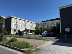 大阪市此花区『La'gent Hotel Osaka Bay』

2016年12月20日にグランドオープンした『ラ・ジェント・ホテル 
大阪ベイ』の外観の写真。

本日はこちらのホテルにお世話になります。

『USJ』からホテルまで歩いて約10分かかりました。
最寄り駅はJRゆめ咲線「桜島」駅になります。
昼間の電車が約15分置きだったので、待ってるよりは歩いたほうが
早いかも。。

＜アクセス＞
〇 JRゆめ咲線「桜島」駅徒歩4分
〇 JRゆめ咲線「ユニバーサルシティ」駅徒歩10分

＜駐車場＞
ホテル内駐車場は普通車8台（内1台は支援者用駐車場）
1台につき1泊1,650円で利用頂けます。

https://lagent.jp/osaka-bay/