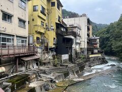 山口川音の足湯