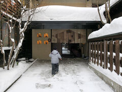 車で10分程？でお宿に到着。今日から2泊する寛ぎの舎・游です。