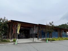 山をのんびり下って前橋へ。
道の駅「ふじみ」
草津で温泉に入っていなければここで入りたかった、コスパ良の温泉が併設です。露天やサウナもあるのに520円だそう。

売店は農産物に加え、お弁当やお惣菜、お肉の品揃えながよく、たくさん購入してしまいました。焼きまんじゅうも自宅用に。
こちらで購入した厚切り豚肉を帰宅後にソテーして食べましたが、大変に美味でした。
お買い物するにはおすすめです。