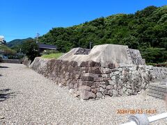 宇和島市立歴史資料館の北隣に樺崎砲台跡があります。防備のために造られた砲台ですが、実際に使用されたのは礼砲や祝砲を撃った記録が残っているだけとのことでした。