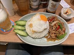 お昼食べるのが遅れて息子さんがお腹へってヒルズまで行けず
ノースタワー地下のタイ料理屋でお昼

