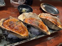 めちゃめちゃ余裕だったので、ホテルに荷物置いたら恒例のぐるくん食堂行きます。
一応直前に電話して仮予約して行きました。
牡蠣のウニソース焼き！会いたかったよ！