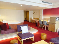 今回泊まったのはホテル棟デラックス、かなり広くてテンションが上がります♪