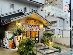 隣が銭湯で日暮里駅から徒歩5分。　立地の良いプアーな宿で良かったんだけどね～