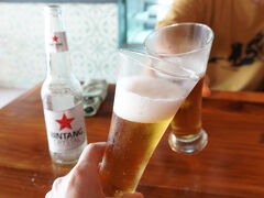 バリコレに出かけます。

というのも両替をしていないので、両替をするためです

SAPAというお店でランチを食べました

氷の入ったドリンクはNGと聞いていたので夫婦でビンタンビールを飲みました。
水のようで飲みやすいビールです