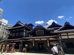 道後温泉本館。
伝統ある建物の雰囲気が良いですね。
今回は入浴しませんでした。