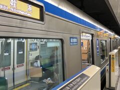 旅の始まりは福岡市地下鉄空港線。

福岡空港国際線利用時に使いました。空港迄時間が掛からないのが周知の事実。

この車体上部に青のラインが入っている新しい2000N系車両もよく見かける様になりました。

福岡空港駅到着後今回国際線連絡バス乗り場に向かう為空港駅改札口分離後初めて福岡空港駅の国際線用の改札口を利用してみました。
