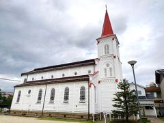鶴岡カトリック教会天主堂
明治期に建てられた教会
重要文化財
隣は幼稚園で賑やかだったが、教会はシンと静か
