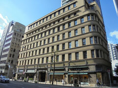 10:24　高麗橋野村ビルディング前を通過
これも印象的な建物だったので外観を写真に収めましたが、イケフェスに参加はされてなかったようです。なのでカウントはしません。