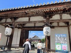 お部屋に戻って休憩した後、せっかくなので東寺に行ってみました。

数十年ぶりの東寺です。