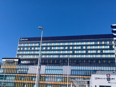 青森駅到着です。良い天気です。といいうか歩きには晴れ過ぎの暑い予感。