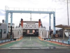 前回は高松港から１時間近く船に乗って行きましたが、
今回、宇野港からだと10分くらいの乗船で着きました！！