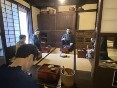 大正10年頃の「薬屋」の暮らしを再現しています。
これは朝食の様子。