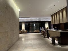 【イソラス（ISORAS）チカラン・ホテル】

空港からチカラン（ジャカルタ東部）まで、車で約1時間半ほど掛るそう～（ブカシ地区の少し先）


写真：受付は、日本語・英語が通じる。