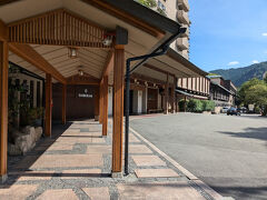 大半の湯めぐり手形対象温泉が2時までとなっています
時計をみたら、なんとか間に合いそうだったので、3軒目へ

水明館は川の駅側に建つ大型ホテルです
駐車場も広い