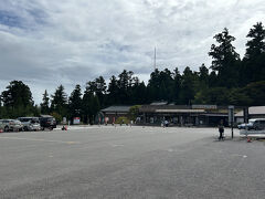 延暦寺到着。
車で来たから近いけど、ケーブルカーはどこに着くのか？
東塔（とうどう）・西塔（さいとう）・横川（よかわ）間は、シャトルバスで移動が出来ると思います。