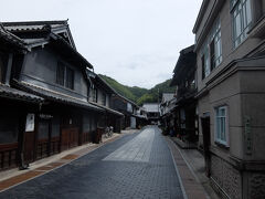 町並み保存地区。意外と人が少なくてこんな写真も撮れた。
建物ではなく町並みを保存しているという言葉の意味通りの景色で、かなりよい。