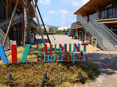 ひろしまゲートパーク、ここは昔広島市民球場があった所です。