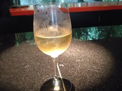 ウェルカムドリンクです。冷たいお茶です。とても美味しかったです。