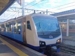 青森駅のホームで見かけたリゾートしらかみ。指定席券が別途必要ですが18切符で乗車可能な列車です。なかなか予約の取りづらい列車です。1度乗車したことがあります。眺めがいい五能線を走ります。景色がいい所にさしかかるとゆっくり徐行してくれました。