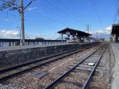 小布施駅に到着。
懐かしい雰囲気の駅に歓声が上がります！