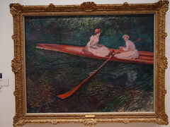 「バラ色のボート」1890年 ポーラ美術館
モネは、1880年代後半から1890年にかけて、エプト川での舟遊びの情景を描いていますが、この作品は、モネの人物画の最後の大作であるとともに、水面下の水草の動きと神秘的な暗い光を描いた最初の試みでもあります。