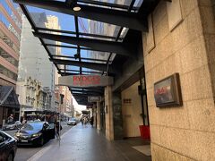 徒歩数分でホテルに到着。
リッジスワールドスクエアに2泊します。