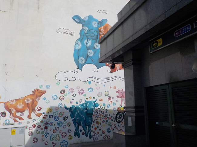 後ろ側の扉は閉まってます。