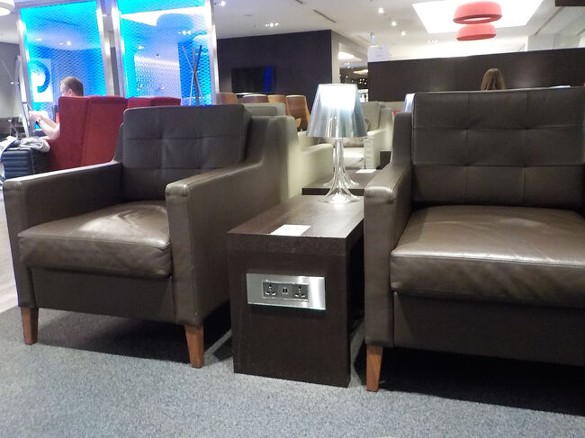 カンタスに比べて、人が多い。奥の方しか空いていなく、料理までちょっと遠い。