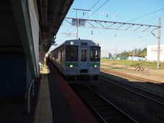 旅の5日目。9月18日午前8時過ぎ
苫小牧駅４番線に停車中の室蘭本線各駅停車岩見沢行き
たった一両のかわいいディーゼルカー
