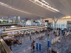 出発は羽田空港から。
第3ターミナルができてすぐくらいの頃、飛行機が遅れに遅れて、始発まで時間を潰したことがあったけれど、その時以来。
という訳で、羽田から海外へ行くのも初めて。