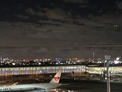 羽田空港第3国際ターミナル
久しぶりの個人の海外旅行。
自動化されているところは
積極的に使ってみよう！
〈事前準備〉
①搭乗券をウォレットに登録
②クレジットカードも登録
　できるだけタッチ決済利用
③事前オンラインチェックイン
〈当日空港〉
①自動チェックイン機で手荷物タグを
　発行。自動荷物預入機で預入
②セキュリティチェック
　エールフランスは顔認証できず残念
③税関
④出国審査
羽田空港は広くて快適
早めに来て正解。