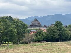 吉野ケ里遺跡は初めて。子供たちがある程度大きくなってから来れてよかった。私の中で吉野ケ里遺跡は学校で習ってよく覚えているけれど、Mattさんの時は習わなかったというか、教科書に載っていなかったらしい。1986年に発見されたらしいから、まだ新しいのね。弥生時代の遺跡といえば、その前は登呂遺跡が教科書に載っていたらしいけど、私は知らない。