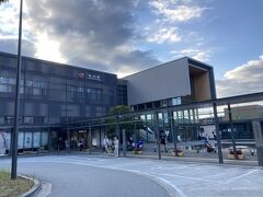 あと、大きいオニヤンマが駅に迷い込んでたかな

駅の周囲にはお土産物屋さんもある