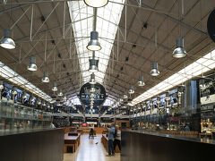 早朝だったからだろう開店していない店がほとんどで残念だった。