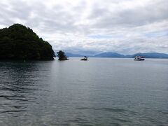 伊根湾を２５分ほど周遊するようです
船から見る舟屋もよさそうですね