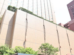 最寄りの袋町駅から歩いて3分程度かな。
ホテルに到着～～♪
数日前に予約して、金曜＆土曜泊の週末泊で2名31500円と安くてビックリ！
広島って、インバウンドに人気の都市だと思うけれど、ホテル高騰の波はまだ押し寄せていないのか？？