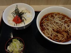 10月5日
朝8時過ぎに自宅を出ます。珍しく？ゆっくりの出発です。
東京駅に向かうので総武快速線に乗るのでホームの蕎麦屋で腹ごしらえです。