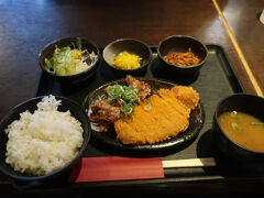 とんかつと塩だれの唐揚げの定食だったと思います。
かなり美味しい。