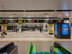 おはようございます！
旅立ちは仙台駅から。
朝の６時半過ぎです。

仙台駅は東北本線・常磐線・仙石線・仙山線・空港アクセス線が乗り入れています。
発車時刻表示版はすべて普通列車の表記。
朝早いからだね～と思いましたが・・。
いやいや・・現在普通列車（快速含む）以外特急列車は常磐線の「ひたち」だけです。
新幹線網が発達してする今・・そういうことになってるんだ。
あらためて驚く。