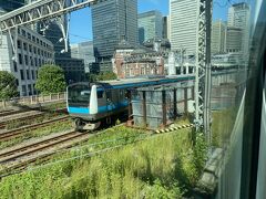 うたた寝したり、小説読んだり至福の時間です。